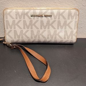 White Michael Kor Wristlet